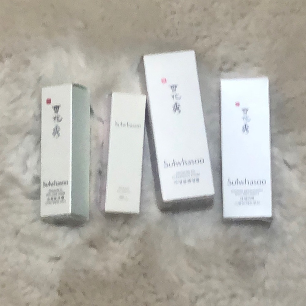 Sulwhasoo 4 piece trial/travel kit.